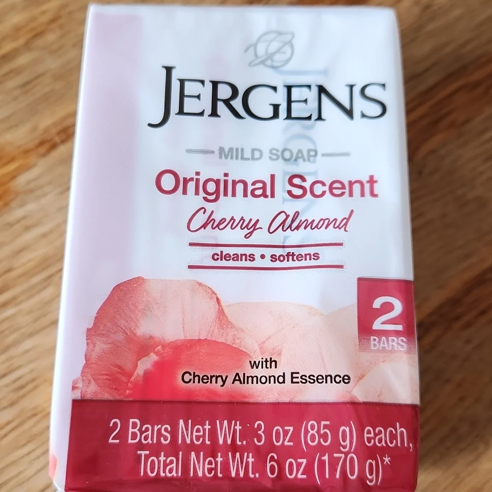 Jergens Moisturizing Hand Wash & Bar Soap Original Cherry Almond Essence‎
